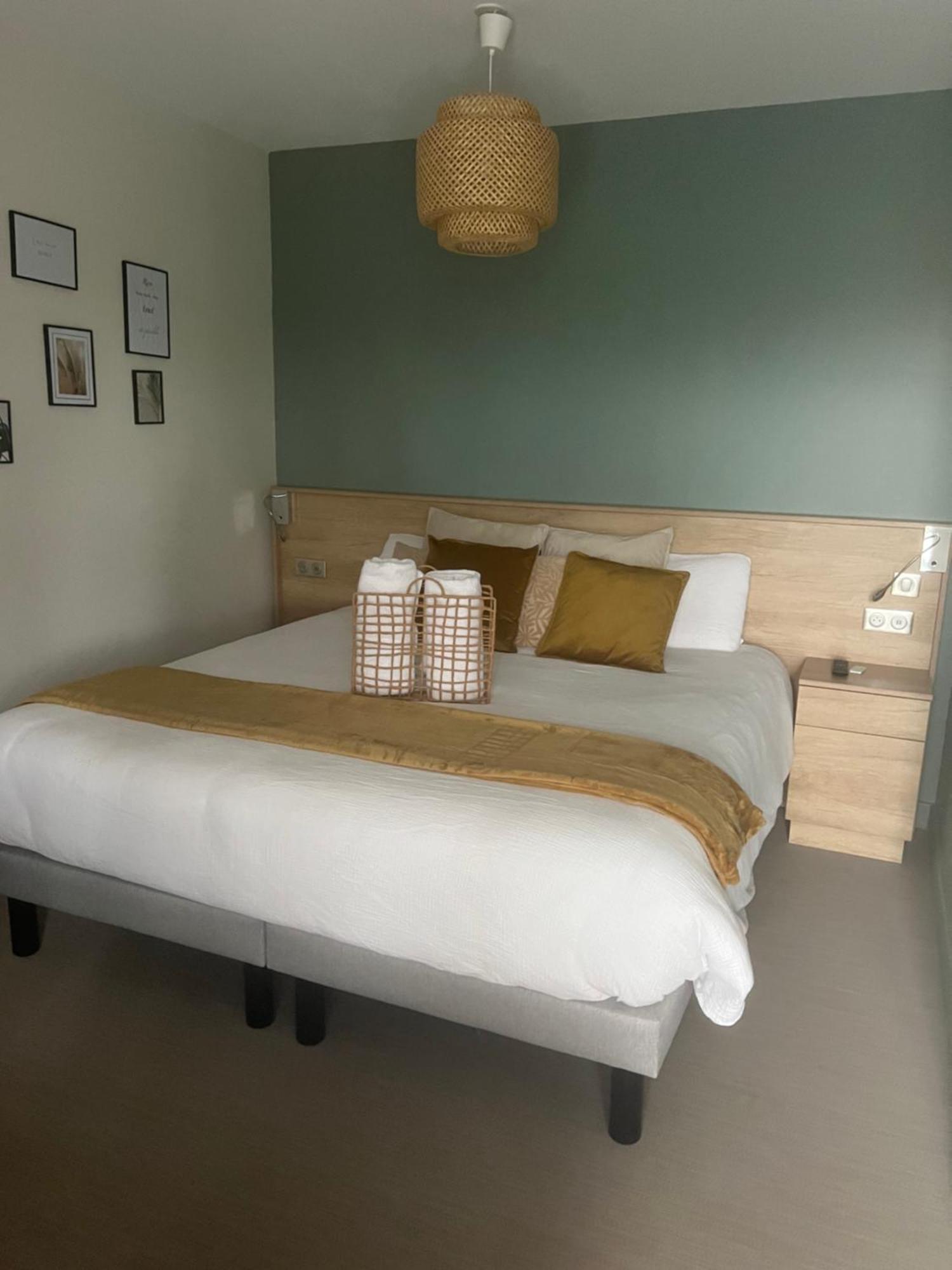Chambre Privatisee L'Ermitage Vue Sur La Mayenne Шато-Гонтье Экстерьер фото